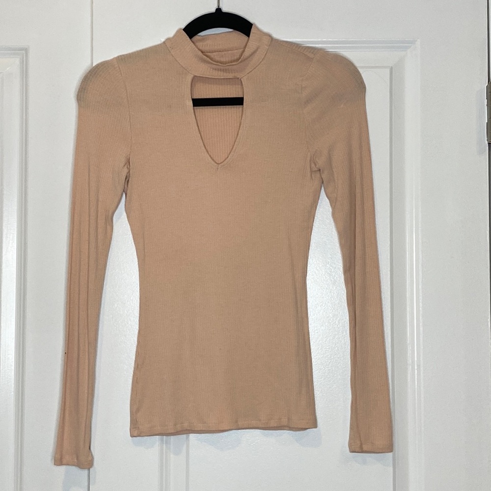 Key Hole Long Sleeve Top
